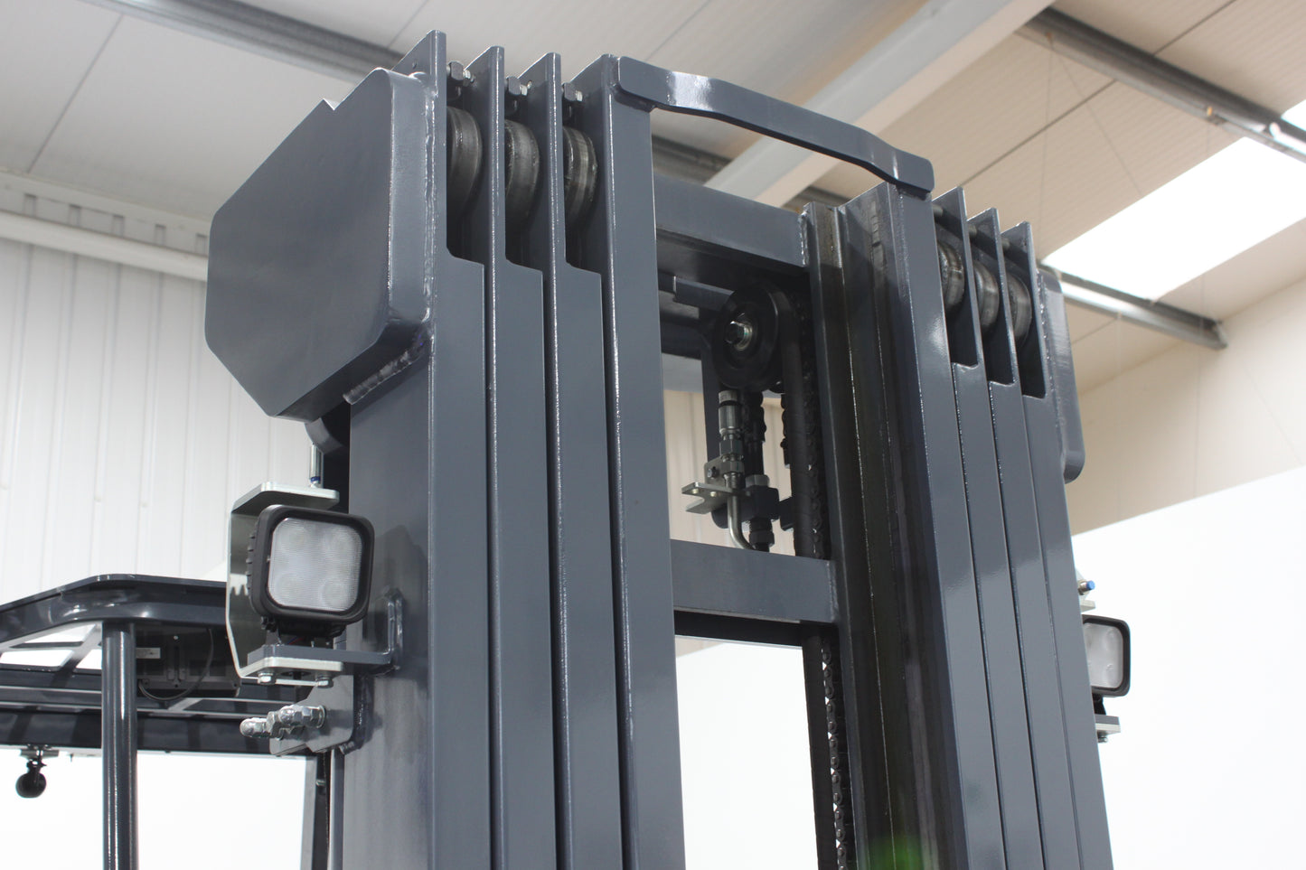 Mima mj25 2.5t articulated forklift | 4-stage mast, lithium, container-ready