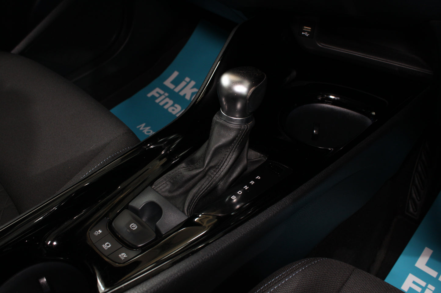 Toyota C-HR 1.8 Hybrid Design 5dr CVT
