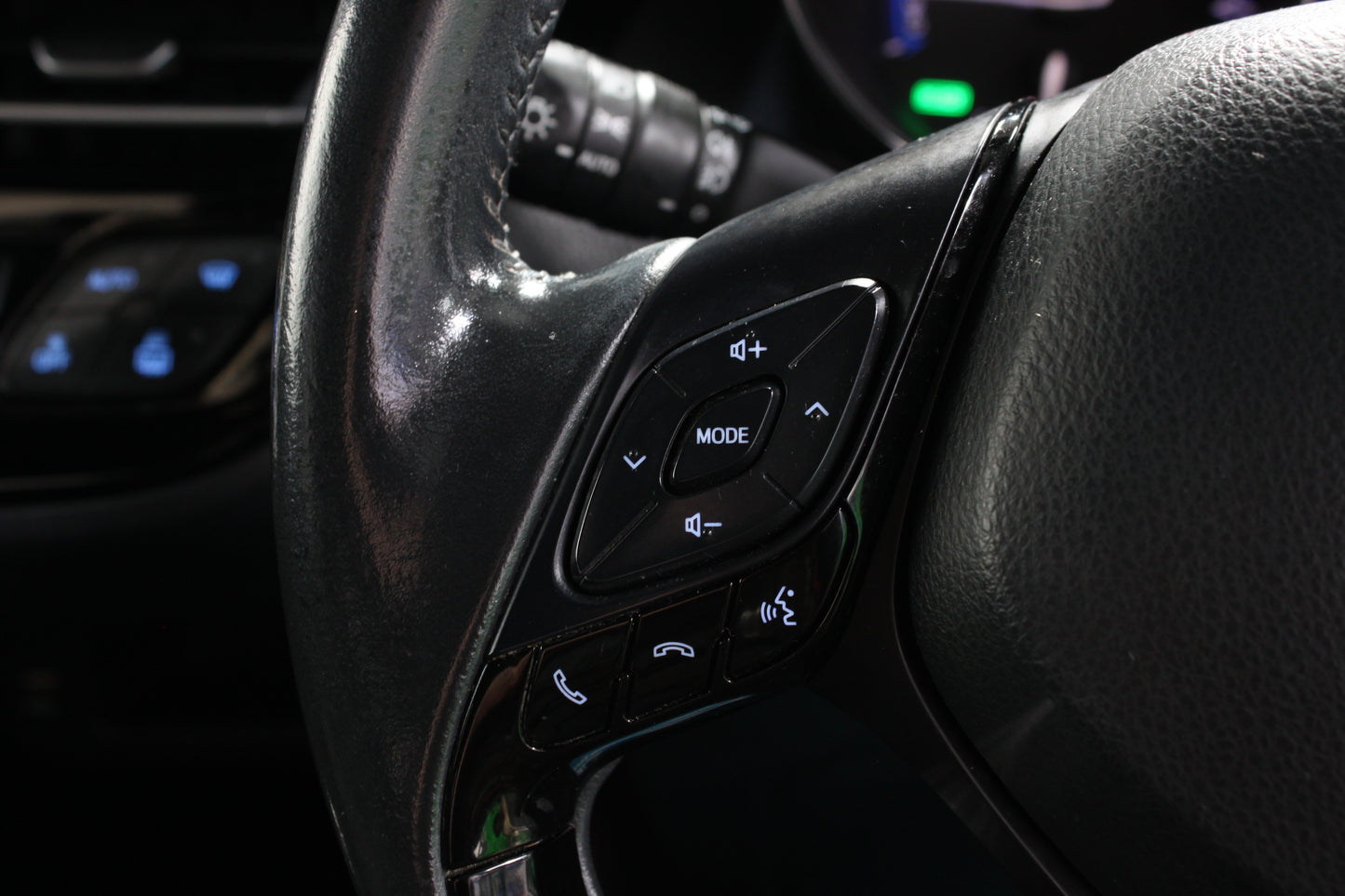 Toyota C-HR 1.8 Hybrid Design 5dr CVT