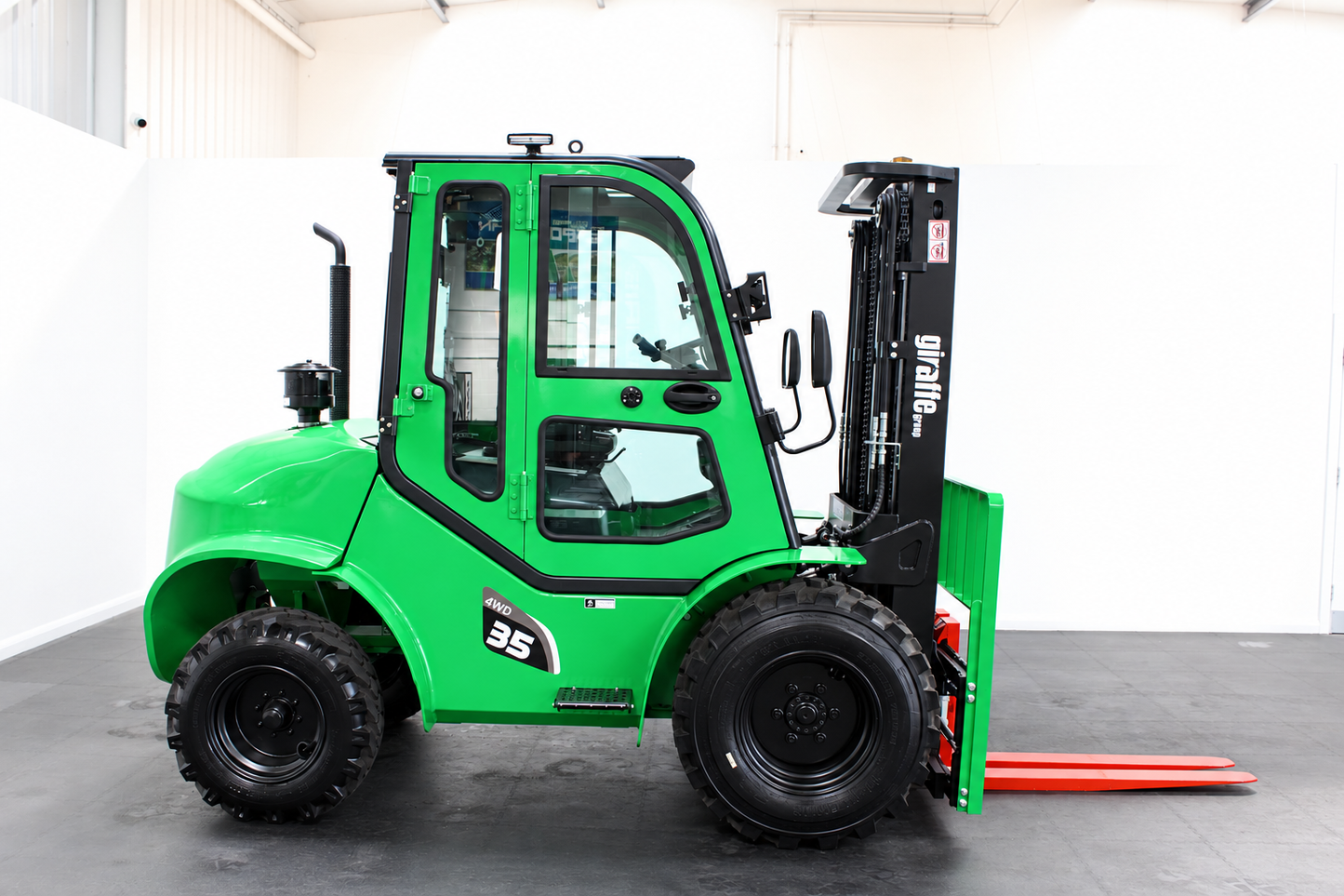 giraffe CPCD35-4WD - Full cab - Rough terrain forklift