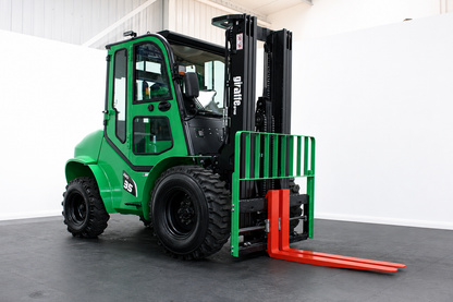 giraffe CPCD35-4WD - Full cab - Rough terrain forklift