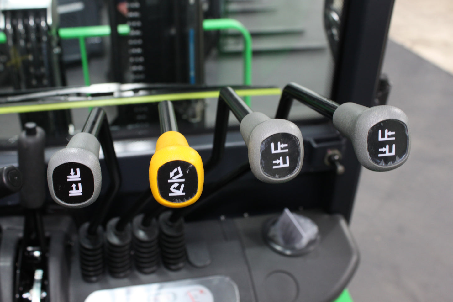 giraffe FD30 Premium  | Full Cab Diesel Counterbalance  | 4-Wheel Forklift