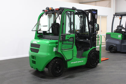 giraffe FD30 Premium  | Full Cab Diesel Counterbalance  | 4-Wheel Forklift