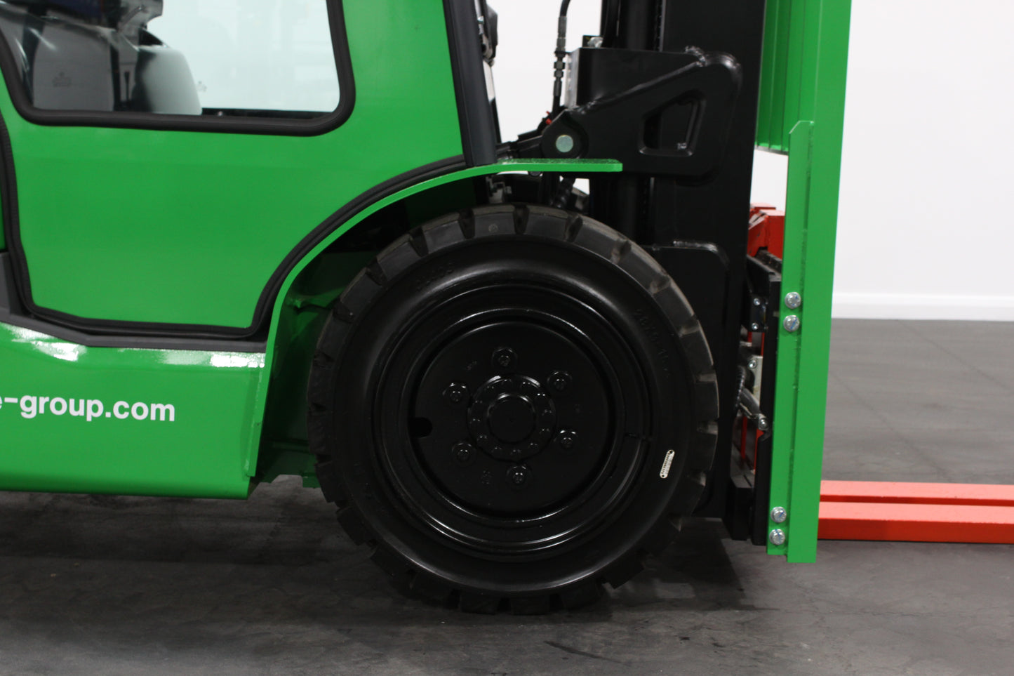 giraffe FD30 Premium  | Full Cab Diesel Counterbalance  | 4-Wheel Forklift