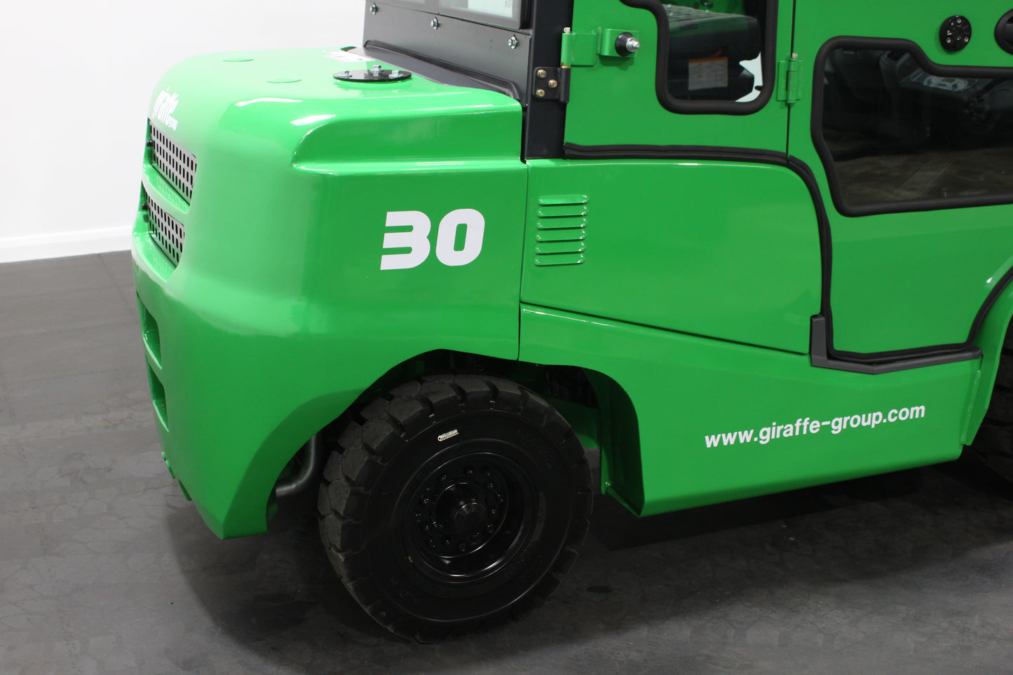 giraffe FD30 Premium  | Full Cab Diesel Counterbalance  | 4-Wheel Forklift