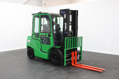 giraffe FD25 Premium  | Full Cab Diesel Counterbalance  | 4-Wheel Forklift
