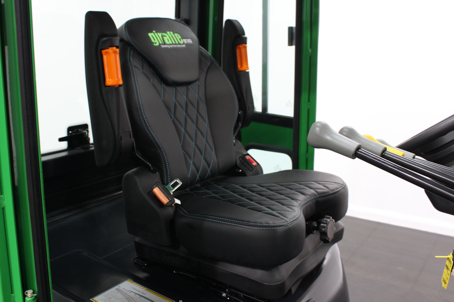 giraffe FD25 Premium  | Full Cab Diesel Counterbalance  | 4-Wheel Forklift