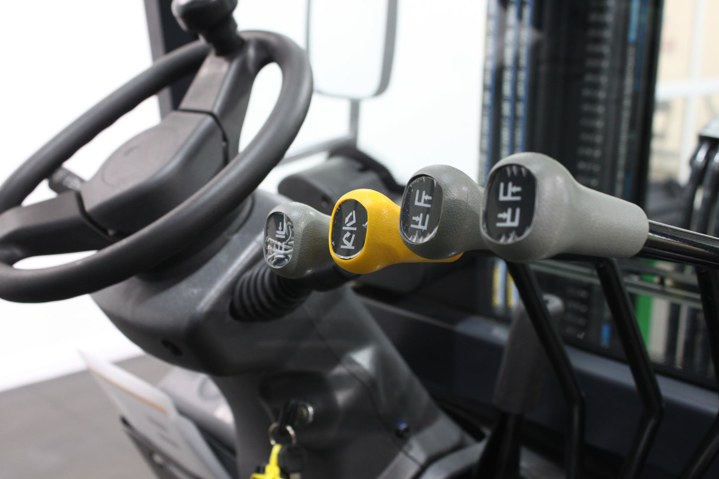 giraffe FD25 Premium  | Full Cab Diesel Counterbalance  | 4-Wheel Forklift