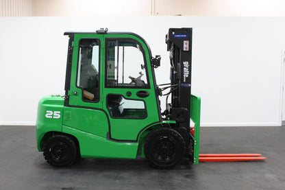 giraffe FD25 Premium  | Full Cab Diesel Counterbalance  | 4-Wheel Forklift
