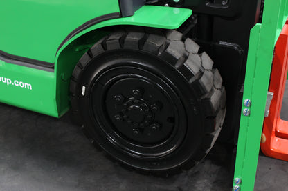 giraffe FD30 Premium Plus Adv Safety  | Full Cab Diesel Counterbalance  | 4-Wheel Forklift