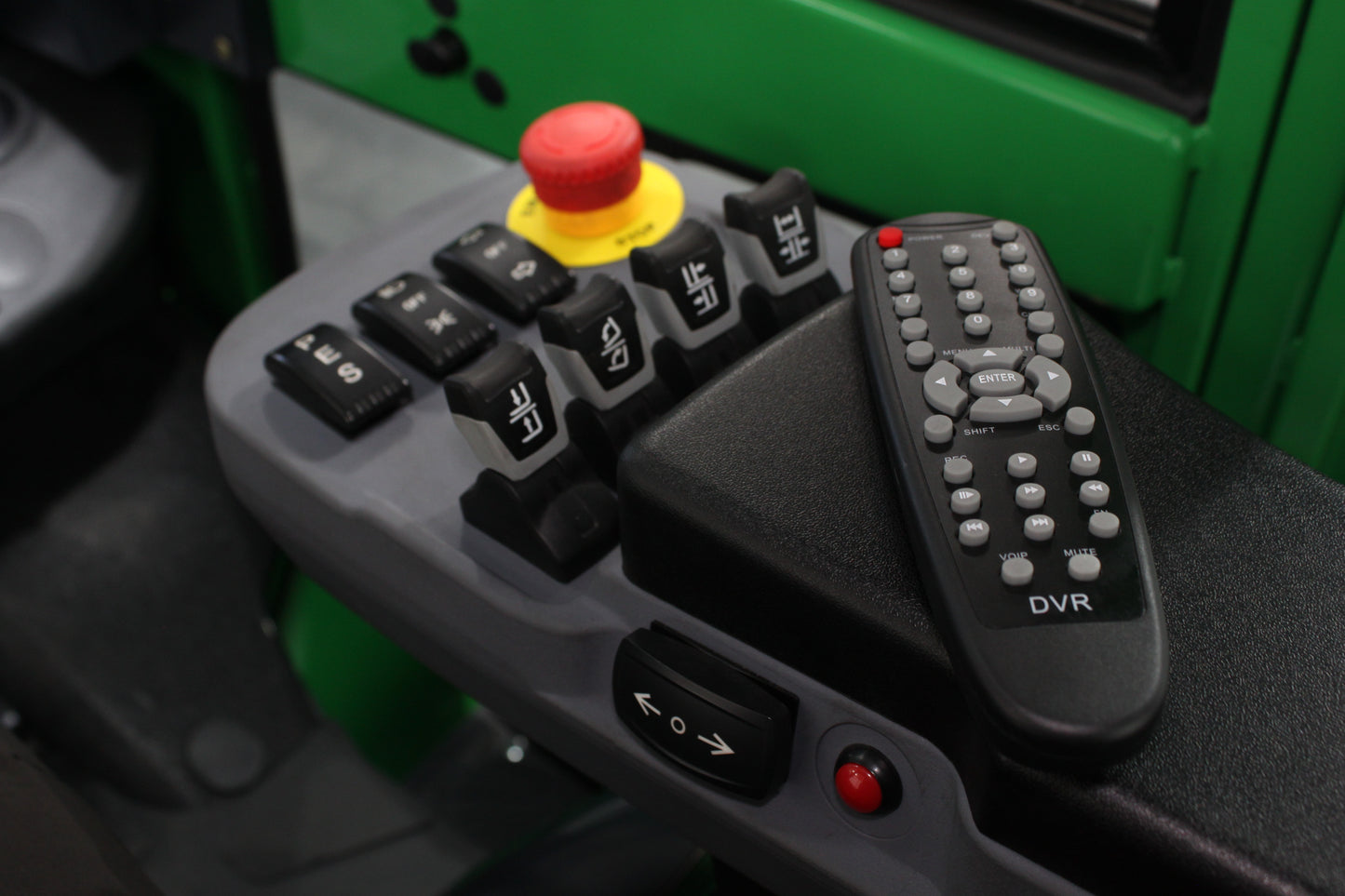 giraffe FD25 Premium Plus Advanced Pedestrian Safety | Full Cab Diesel Counterbalance | 4-Wheel Forklift