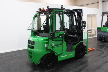 giraffe FD25 Premium Plus Advanced Pedestrian Safety | Full Cab Diesel Counterbalance | 4-Wheel Forklift