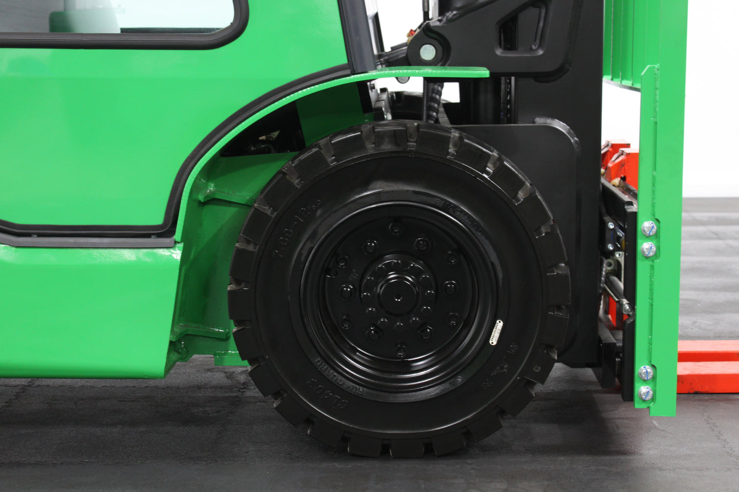 giraffe FD25 Premium Plus Advanced Pedestrian Safety | Full Cab Diesel Counterbalance | 4-Wheel Forklift