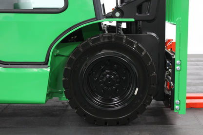 giraffe FD25 Premium Plus Advanced Pedestrian Safety | Full Cab Diesel Counterbalance | 4-Wheel Forklift