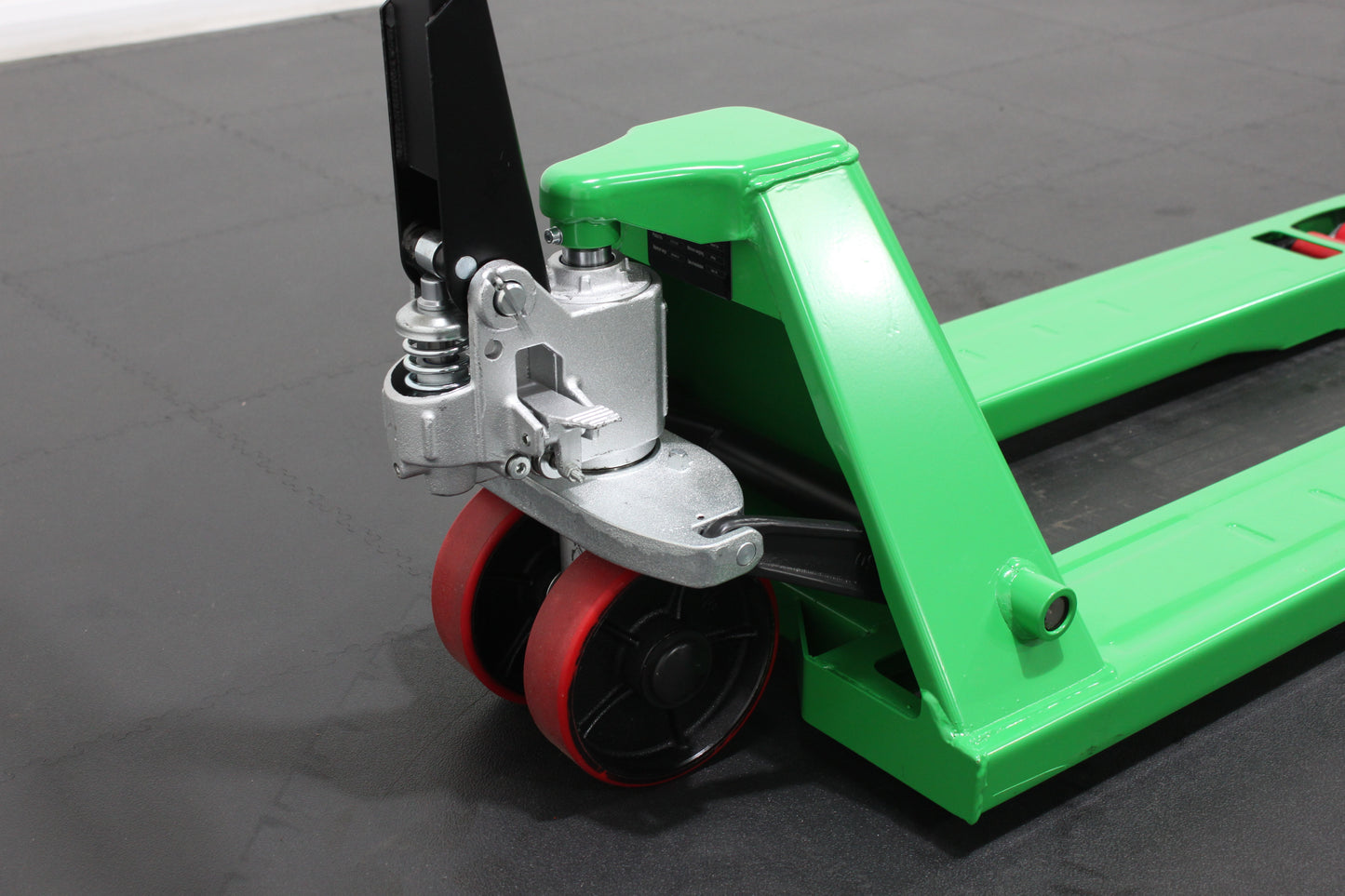 giraffe 2.5T Euro Spec 550x1150mm Manual Pallet Truck | Heavy Duty, Low Profile