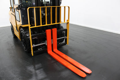 giraffe FD30 Premium  | Full Cab Diesel Counterbalance  | 4-Wheel Forklift