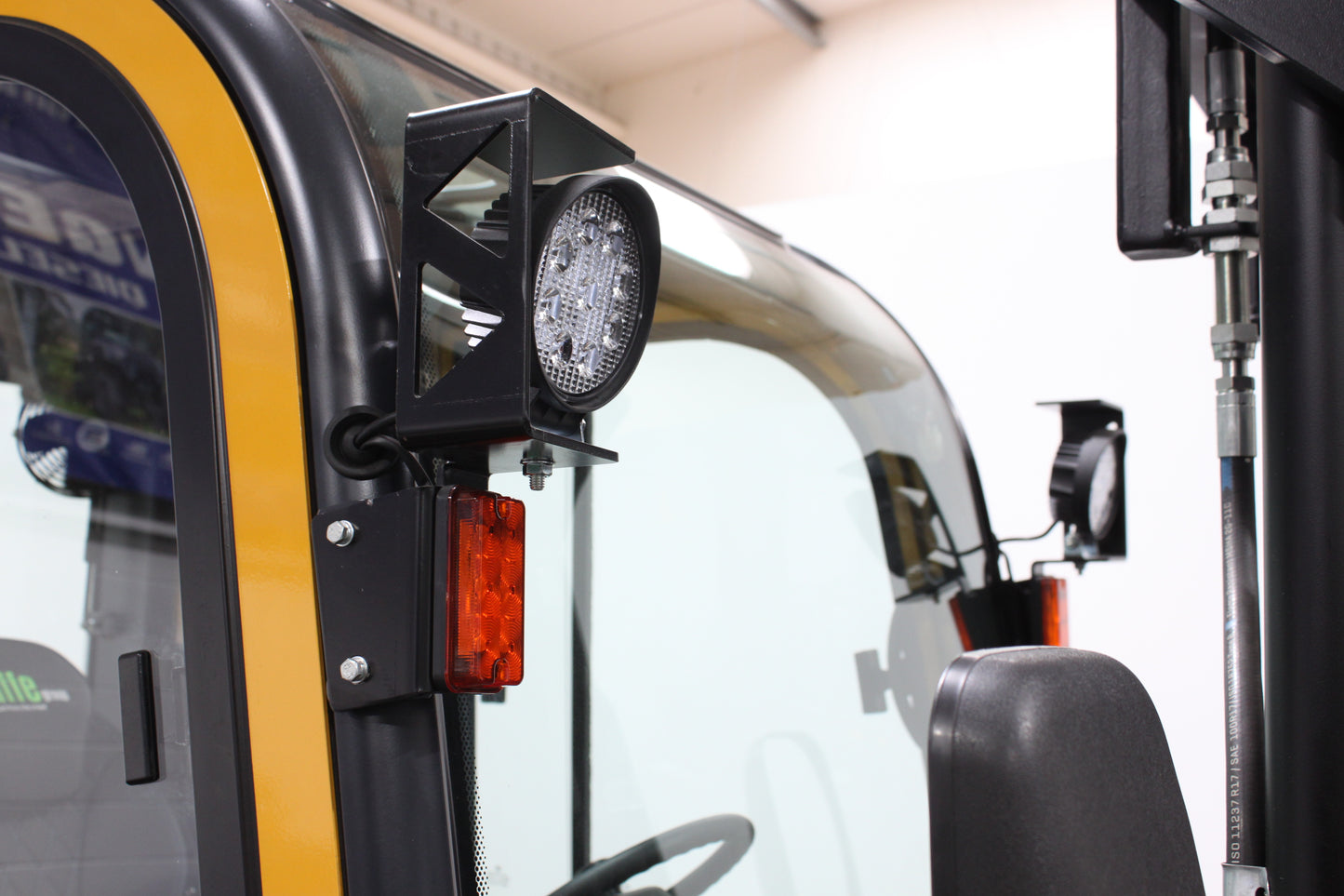 giraffe FD30 Premium  | Full Cab Diesel Counterbalance  | 4-Wheel Forklift