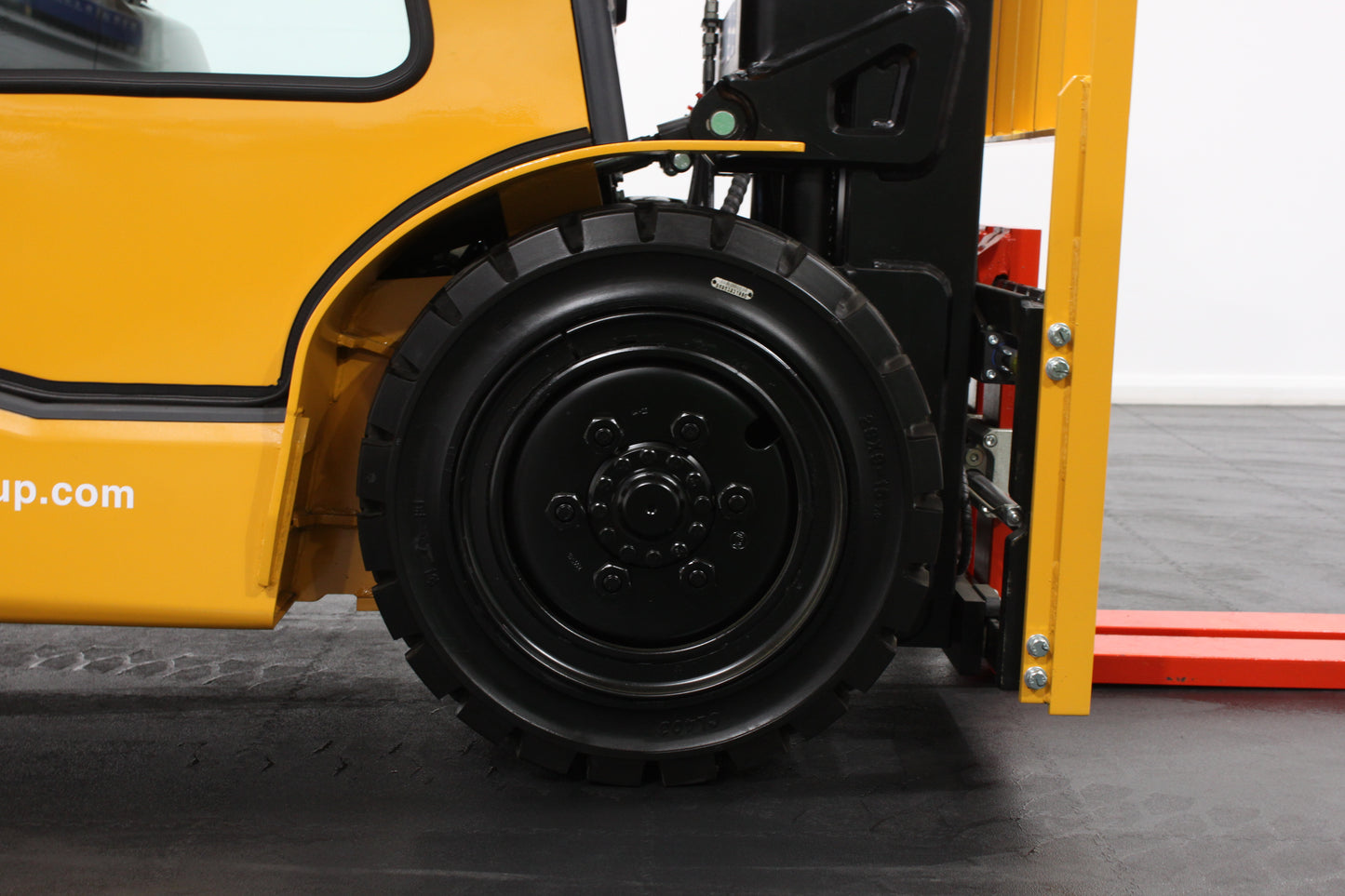 giraffe FD30 Premium  | Full Cab Diesel Counterbalance  | 4-Wheel Forklift