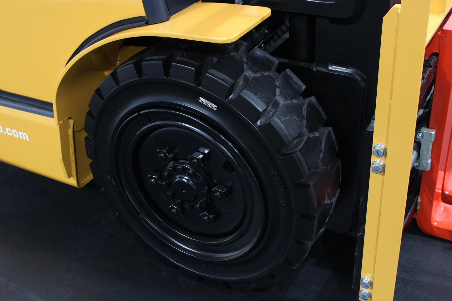 giraffe FD30 Premium  | Full Cab Diesel Counterbalance  | 4-Wheel Forklift