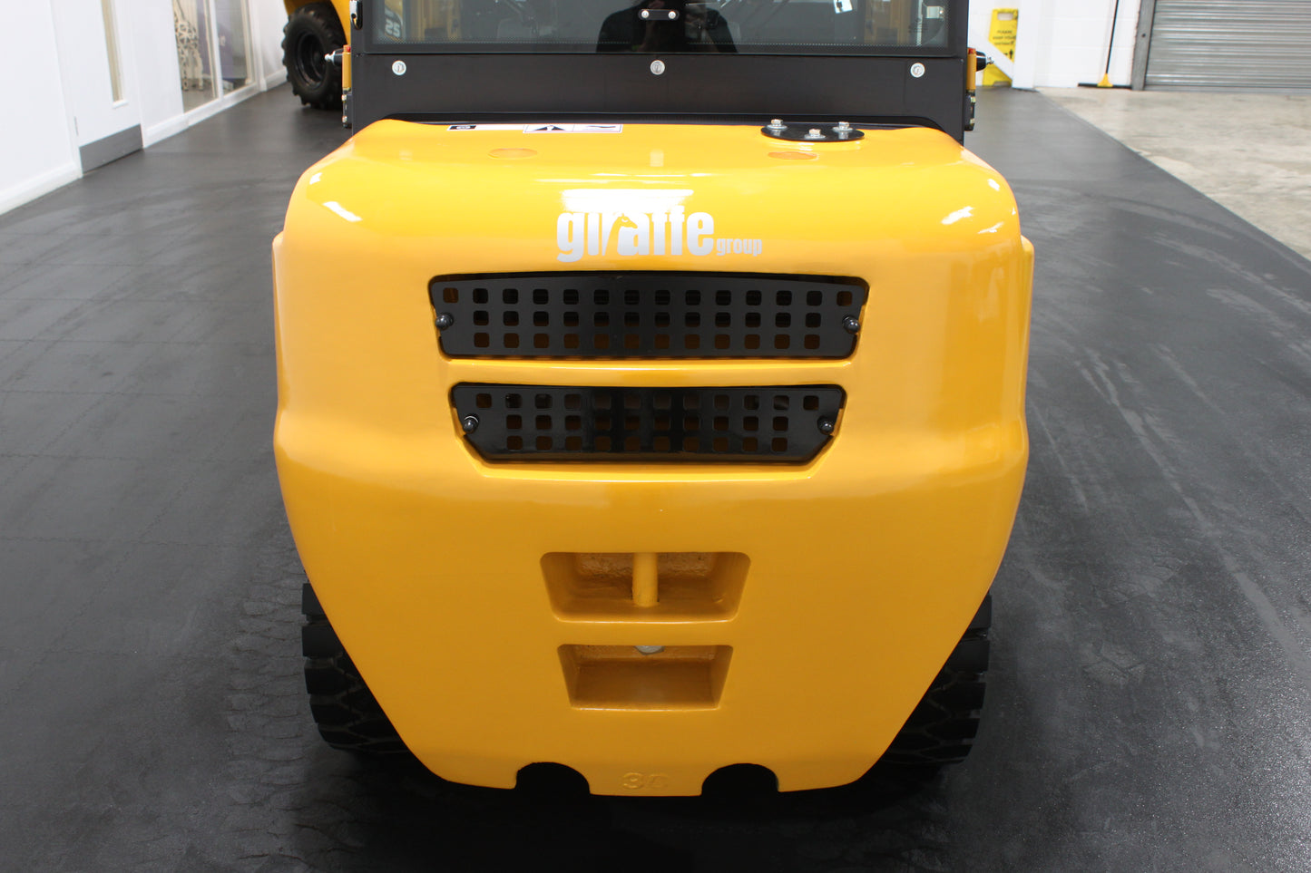 giraffe FD30 Premium  | Full Cab Diesel Counterbalance  | 4-Wheel Forklift