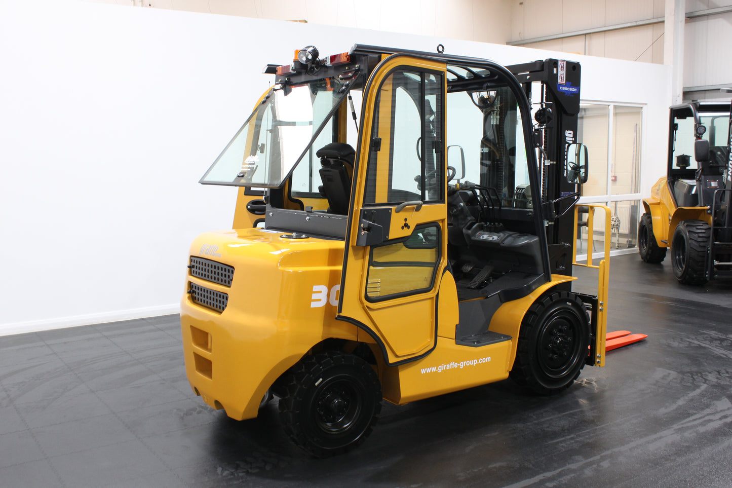 giraffe FD30 Premium  | Full Cab Diesel Counterbalance  | 4-Wheel Forklift