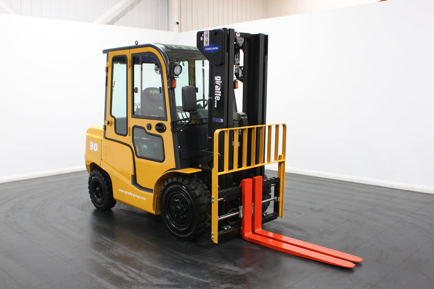 giraffe FD30 Premium  | Full Cab Diesel Counterbalance  | 4-Wheel Forklift