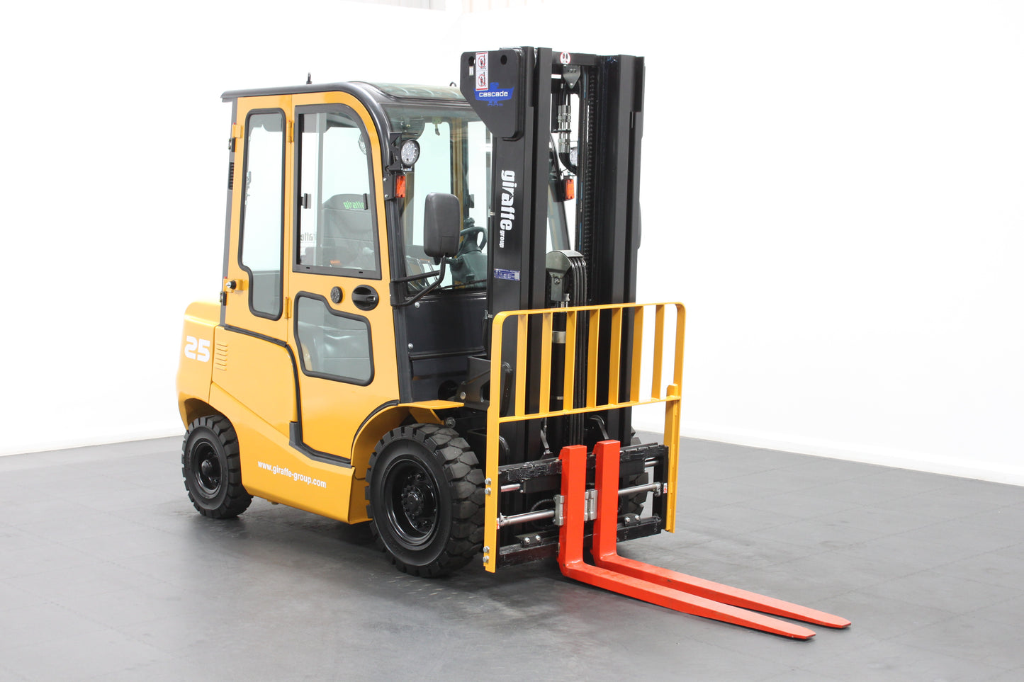 giraffe FD25 Premium  | Full Cab Diesel Counterbalance  | 4-Wheel Forklift