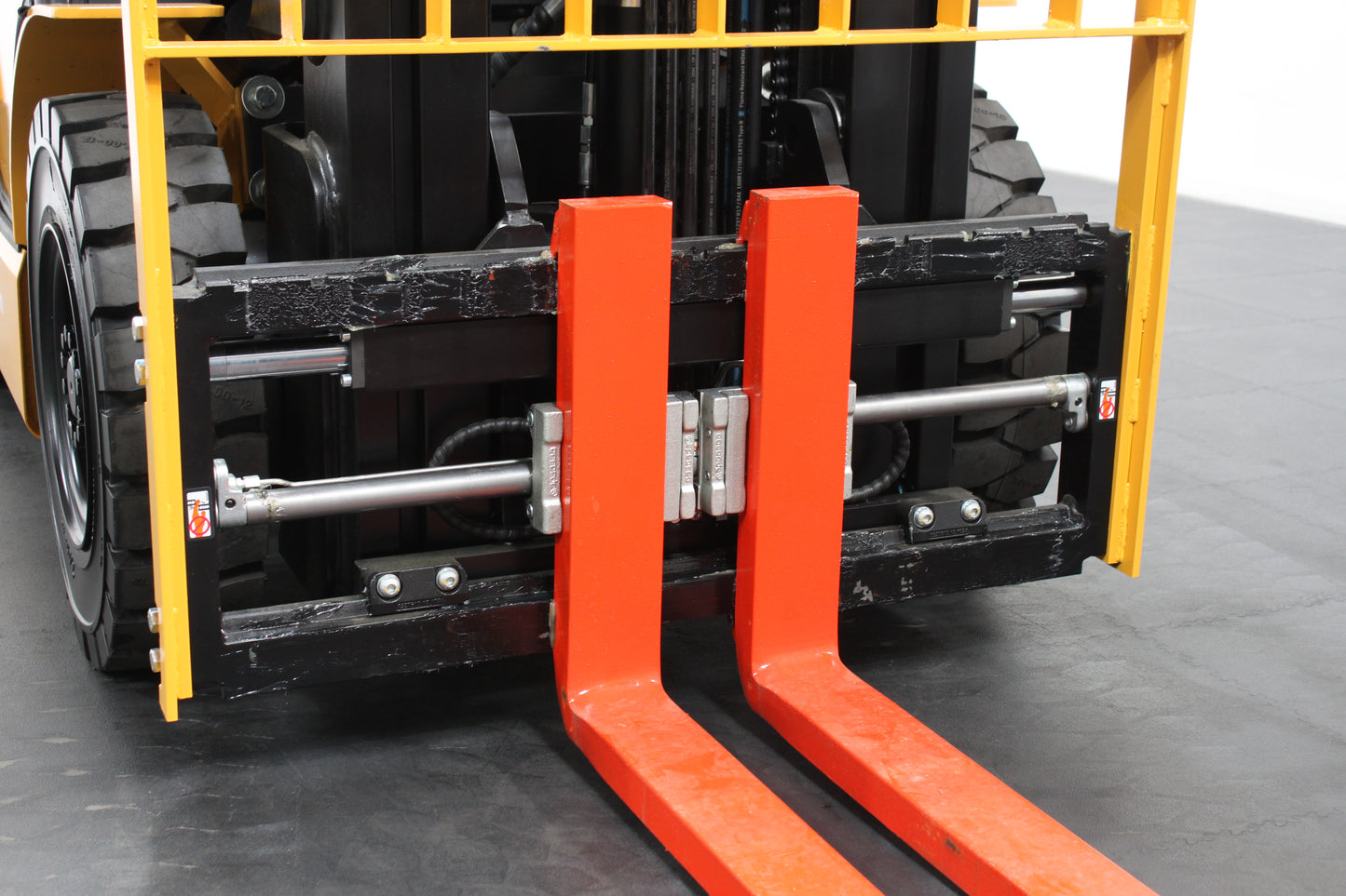 giraffe FD25 Premium  | Full Cab Diesel Counterbalance  | 4-Wheel Forklift