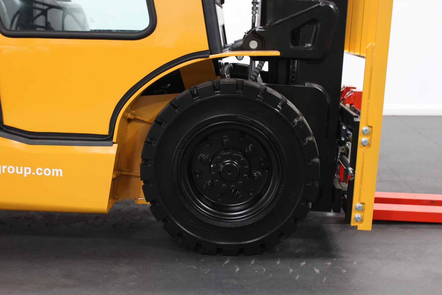 giraffe FD25 Premium  | Full Cab Diesel Counterbalance  | 4-Wheel Forklift