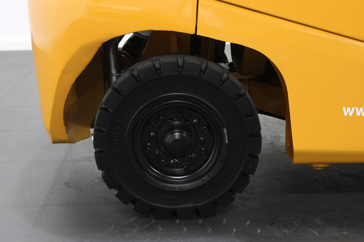 giraffe FD25 Premium  | Full Cab Diesel Counterbalance  | 4-Wheel Forklift