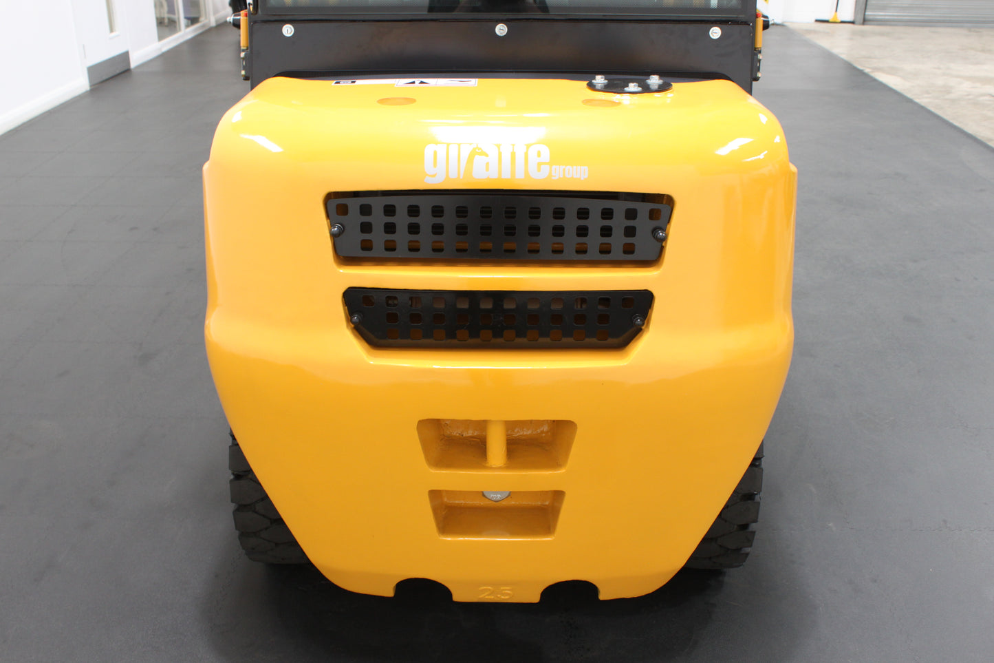 giraffe FD25 Premium  | Full Cab Diesel Counterbalance  | 4-Wheel Forklift