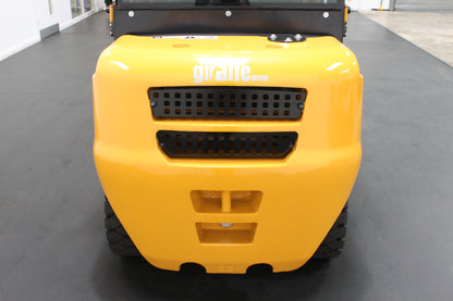 giraffe FD25 Premium  | Full Cab Diesel Counterbalance  | 4-Wheel Forklift