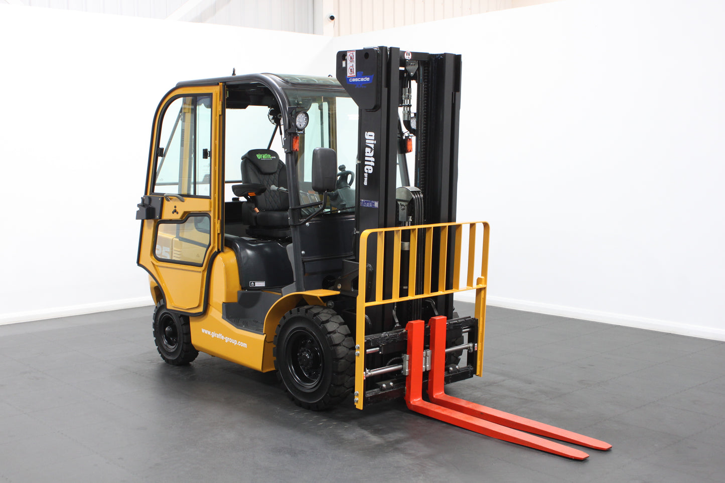 giraffe FD25 Premium  | Full Cab Diesel Counterbalance  | 4-Wheel Forklift