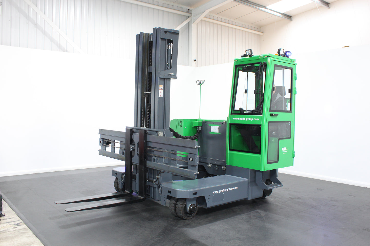 MiMA MQC40 - Multidirectional Full Cab (2025)