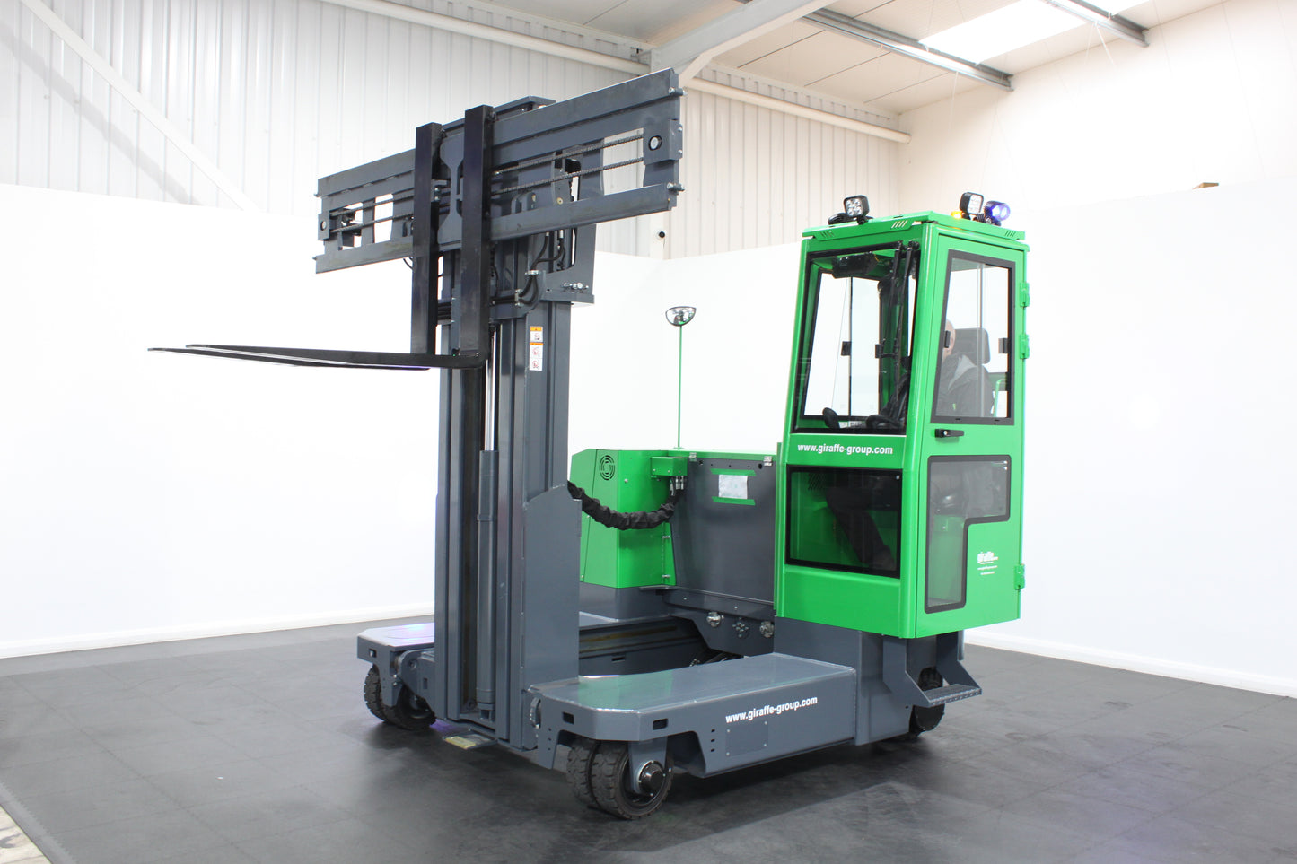 MiMA MQC40 - Multidirectional Full Cab (2025)