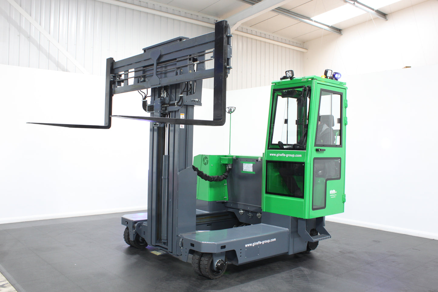 MiMA MQC40 - Multidirectional Full Cab (2025)