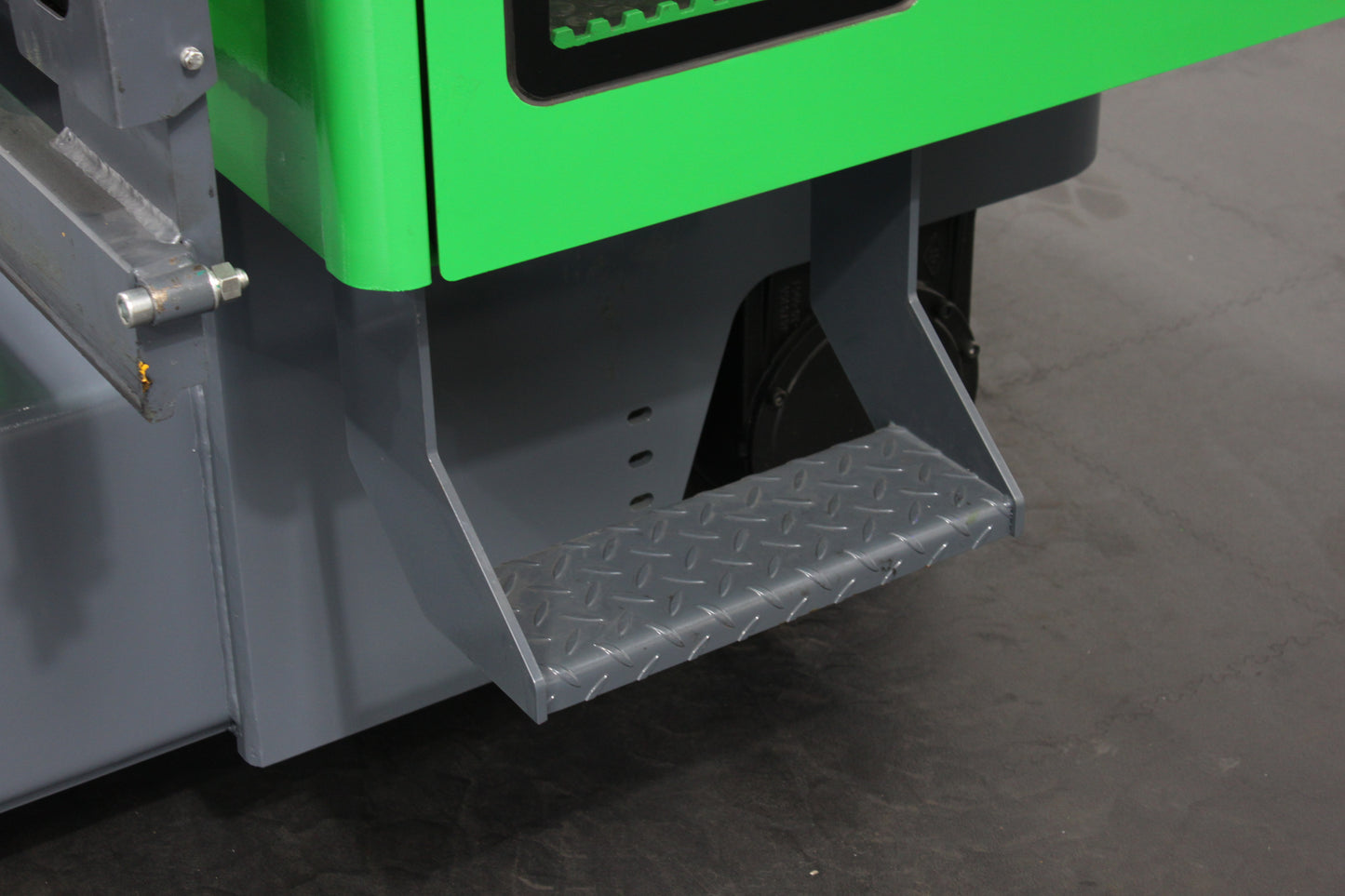 MiMA MQC40 - Multidirectional Full Cab (2025)
