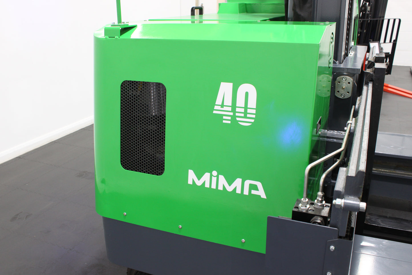 MiMA MQC40 - Multidirectional Full Cab (2025)
