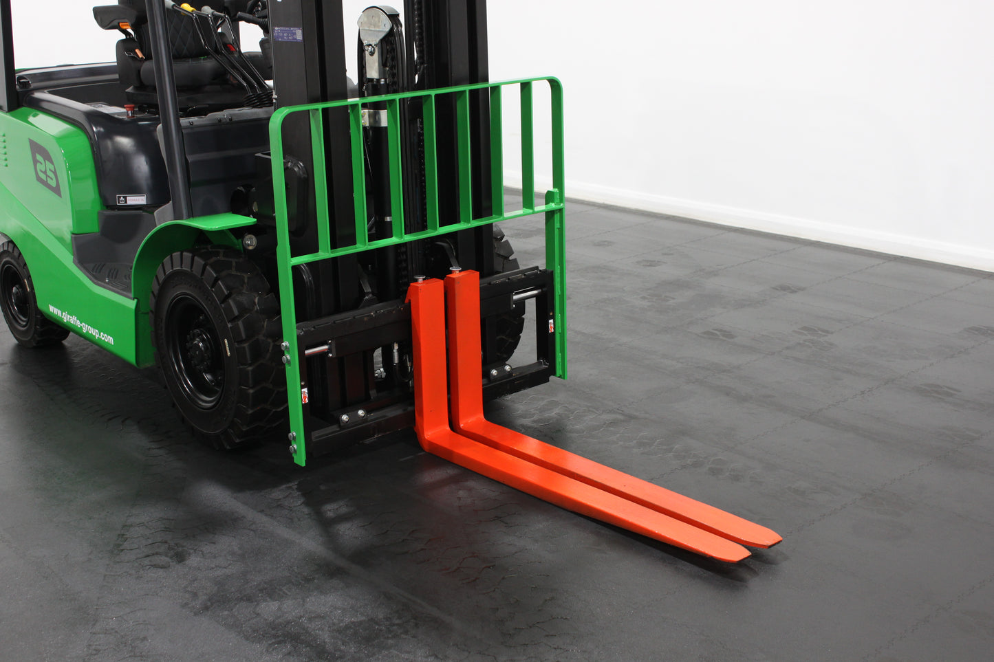 giraffe GBL25 2.5T Lithium Electric 4-Wheel Forklift | Fast Charging, Zero Emissions