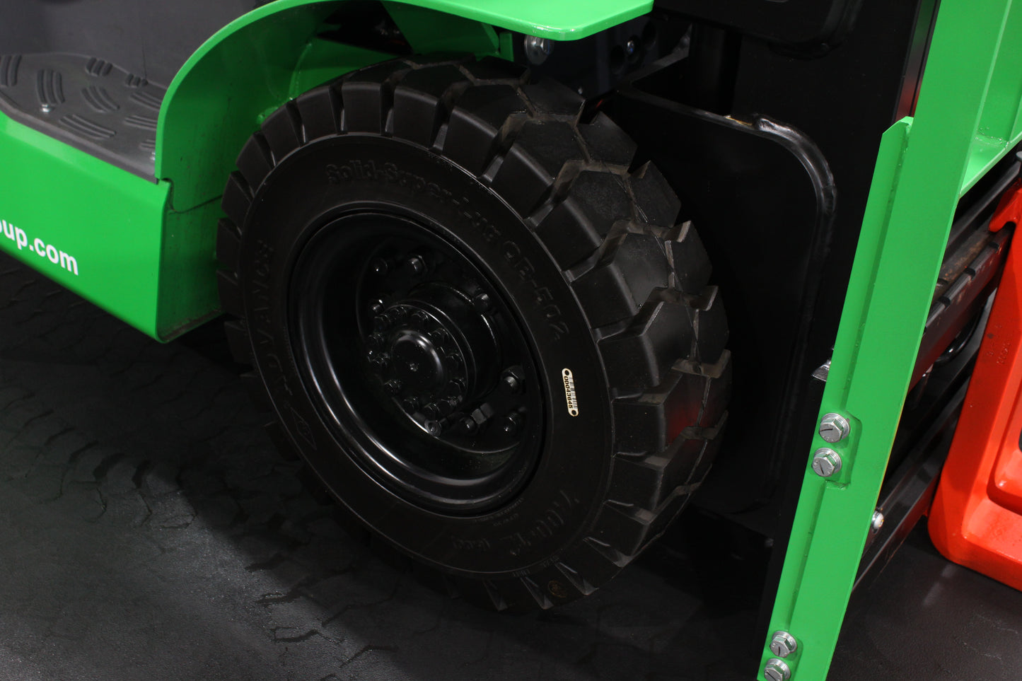 giraffe GBL25 2.5T Lithium Electric 4-Wheel Forklift | Fast Charging, Zero Emissions