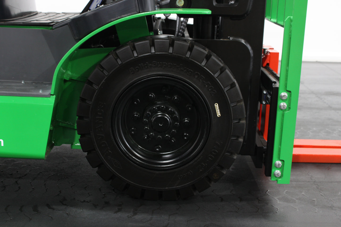 giraffe GBL25 2.5T Lithium Electric 4-Wheel Forklift | Fast Charging, Zero Emissions