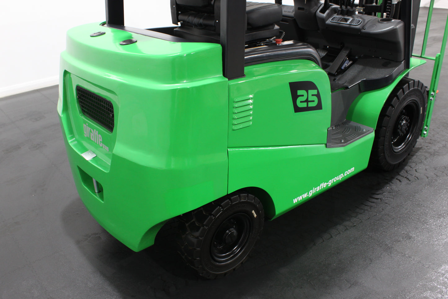 giraffe GBL25 2.5T Lithium Electric 4-Wheel Forklift | Fast Charging, Zero Emissions