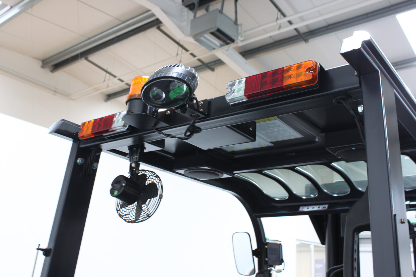 giraffe GBL25 2.5T Lithium Electric 4-Wheel Forklift | Fast Charging, Zero Emissions