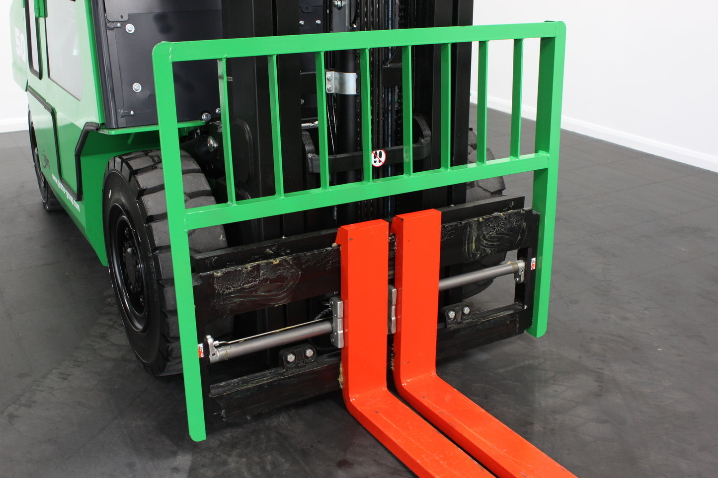 giraffe GBL50 Premium Plus Advanced Pedestrian Safety | Full Cab Lithium Electric Counterbalance  | 4-Wheel Forklift