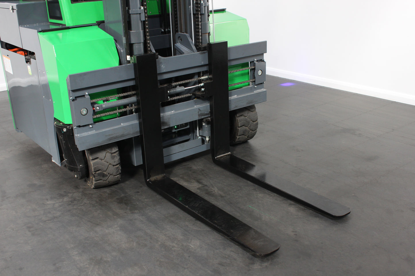 Mima mqk40 multi-directional electric forklift full cab