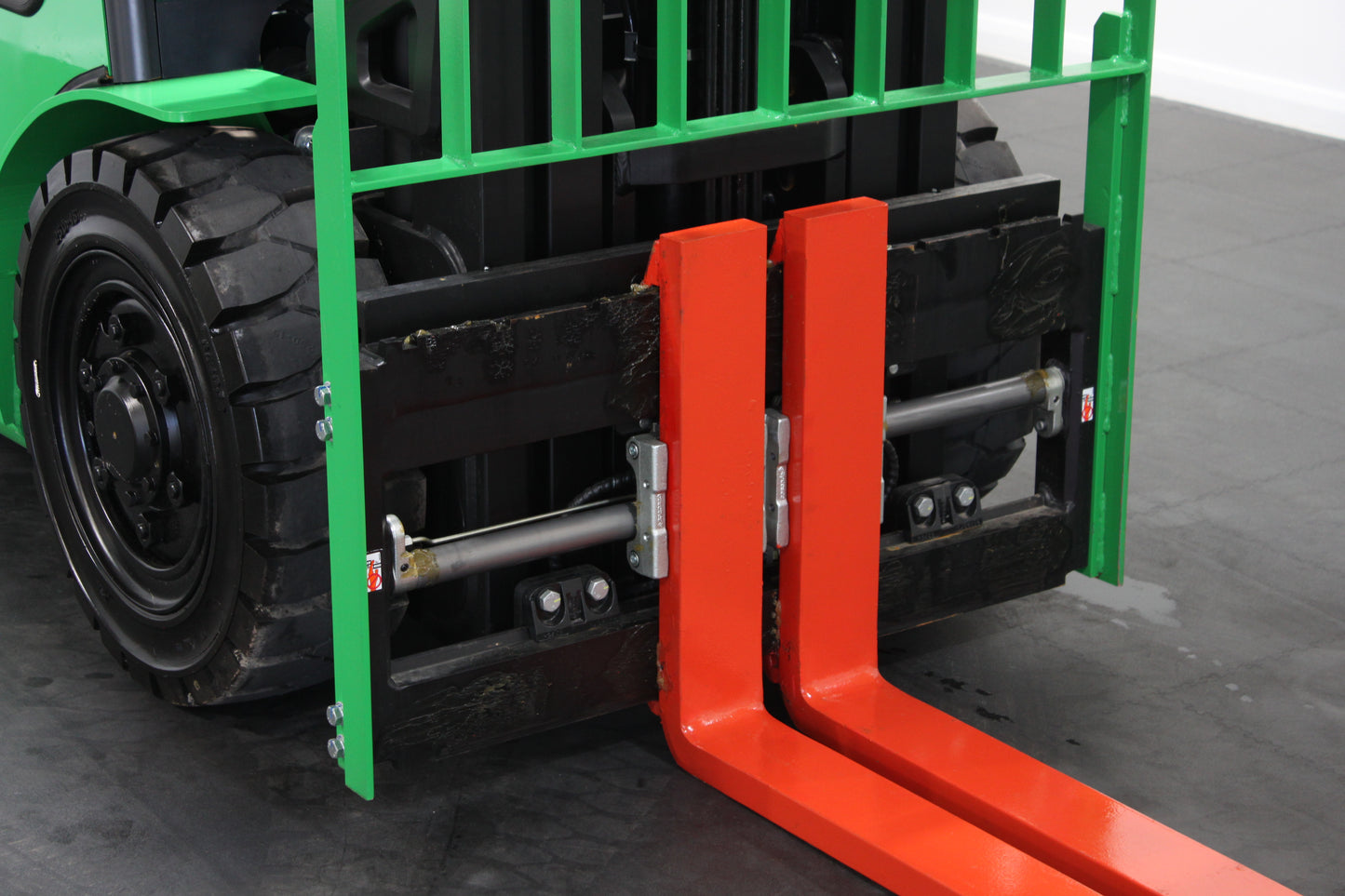 giraffe GBL40 Premium Plus Advanced Pedestrian Safety | Full Cab Lithium Electric Counterbalance  | 4-Wheel Forklift