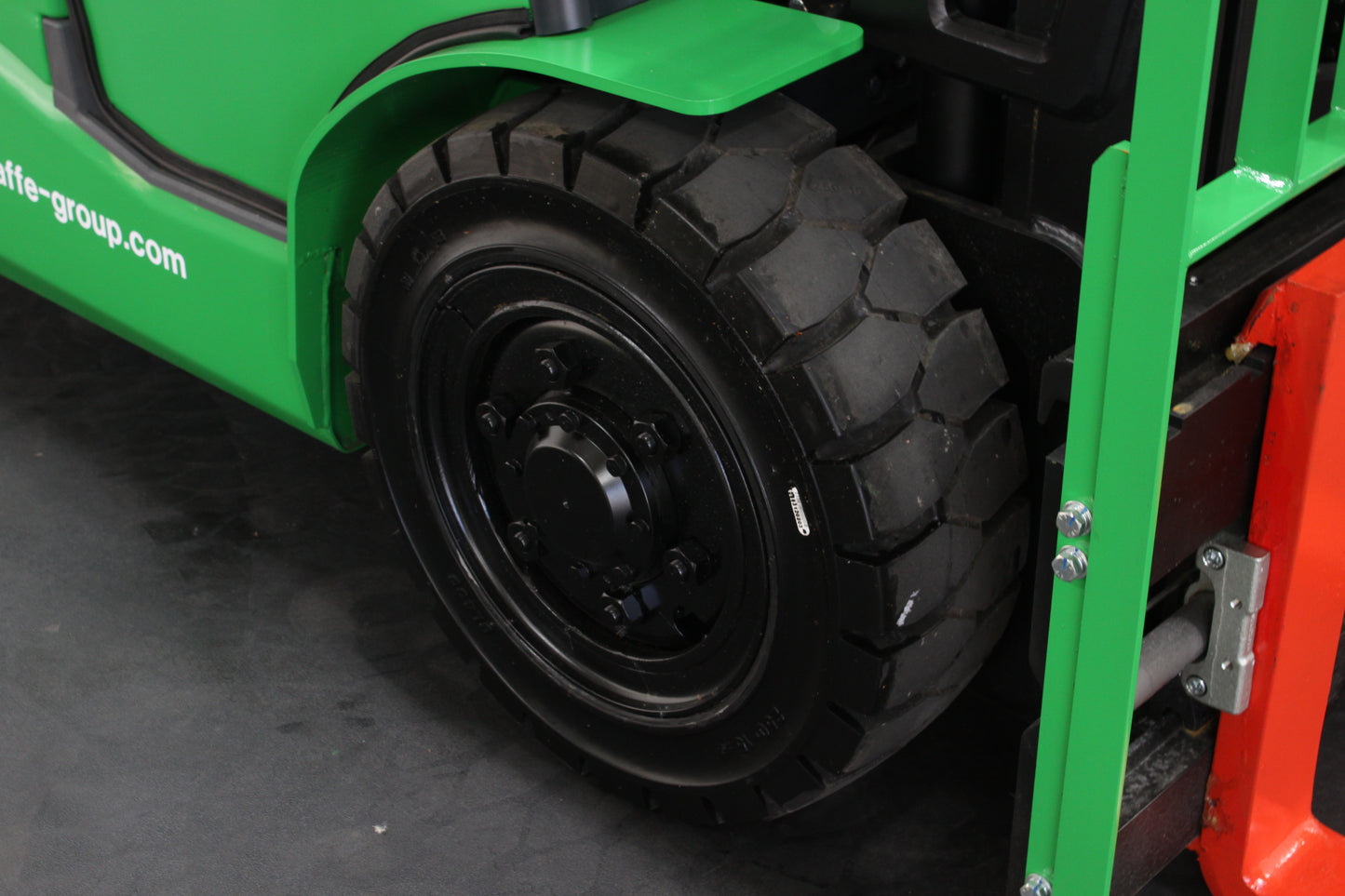 giraffe GBL40 Premium | Full Cab Lithium Electric Counterbalance  | 4-Wheel Forklift