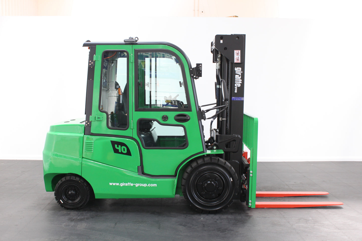 giraffe GBL40 Premium | Full Cab Lithium Electric Counterbalance  | 4-Wheel Forklift