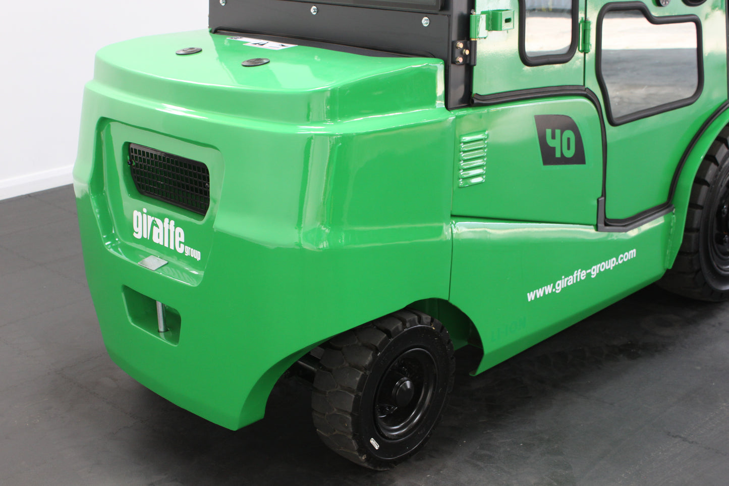 giraffe GBL40 Premium | Full Cab Lithium Electric Counterbalance  | 4-Wheel Forklift