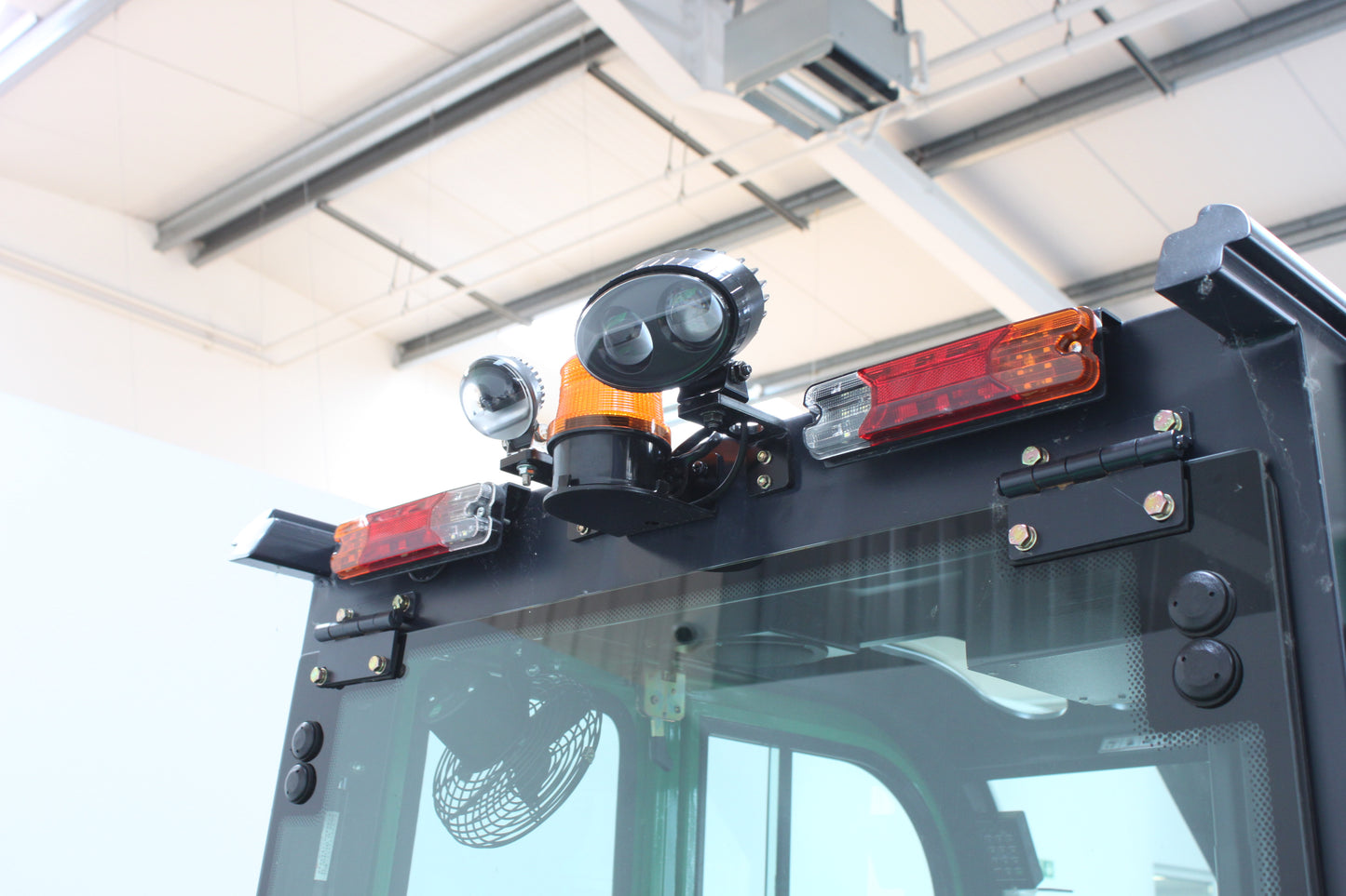 giraffe GBL40 Premium | Full Cab Lithium Electric Counterbalance  | 4-Wheel Forklift